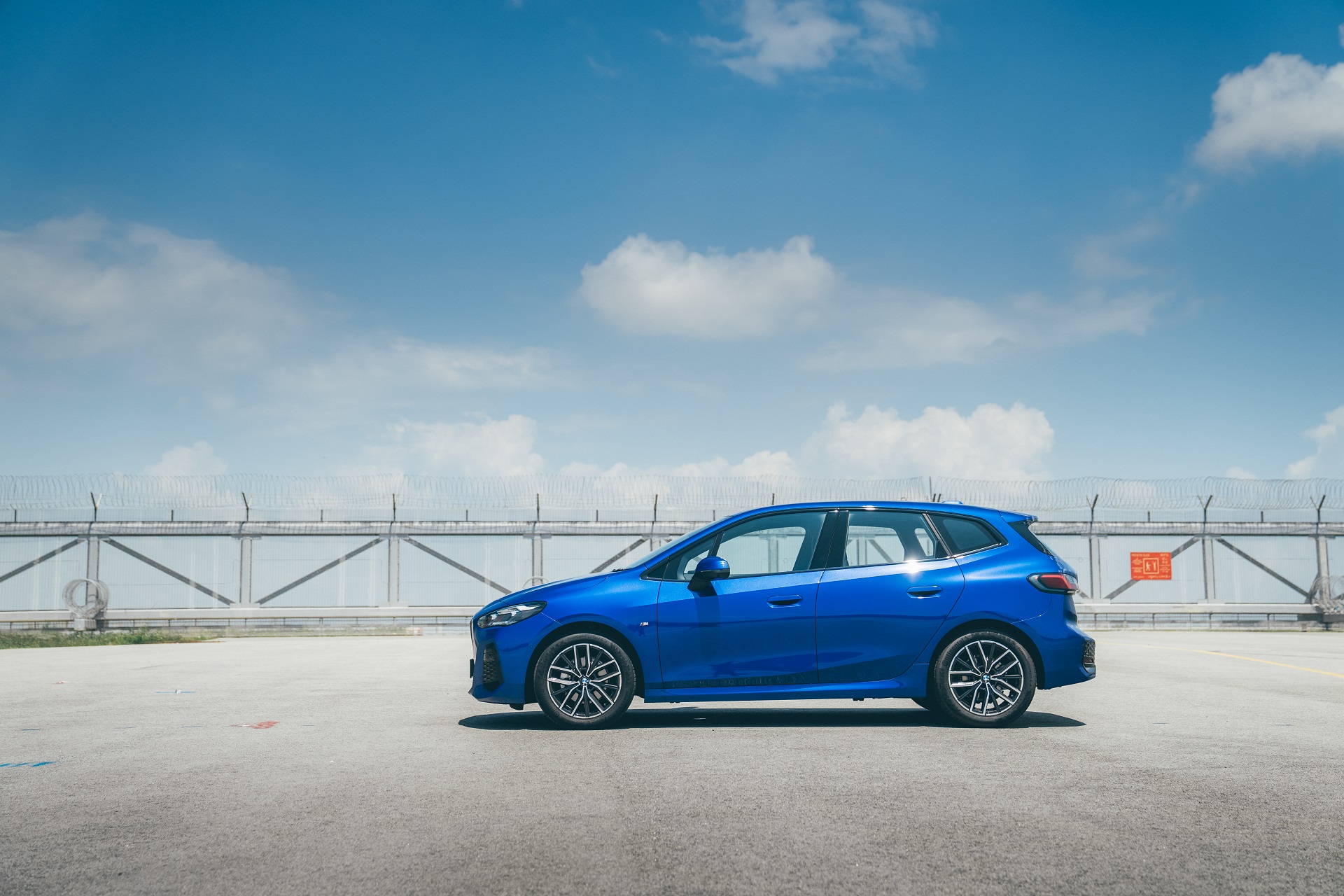 Download 2022 BMW 218i Active Tourer M Sport Launch Edition - Side HD Wallpaper 1920x1280 #25