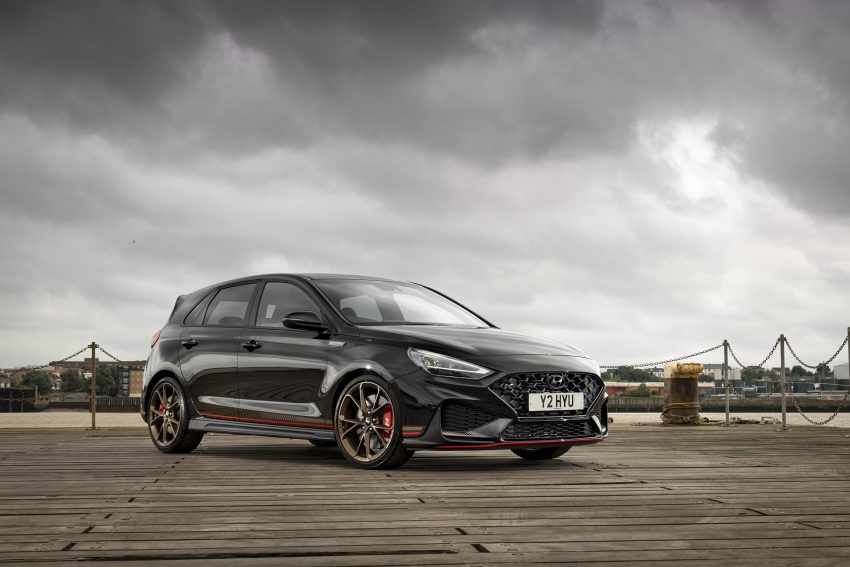 2022 Hyundai i30 N Drive-N Limited Edition - UK version - Front Three-Quarter Wallpaper 850x567 #1