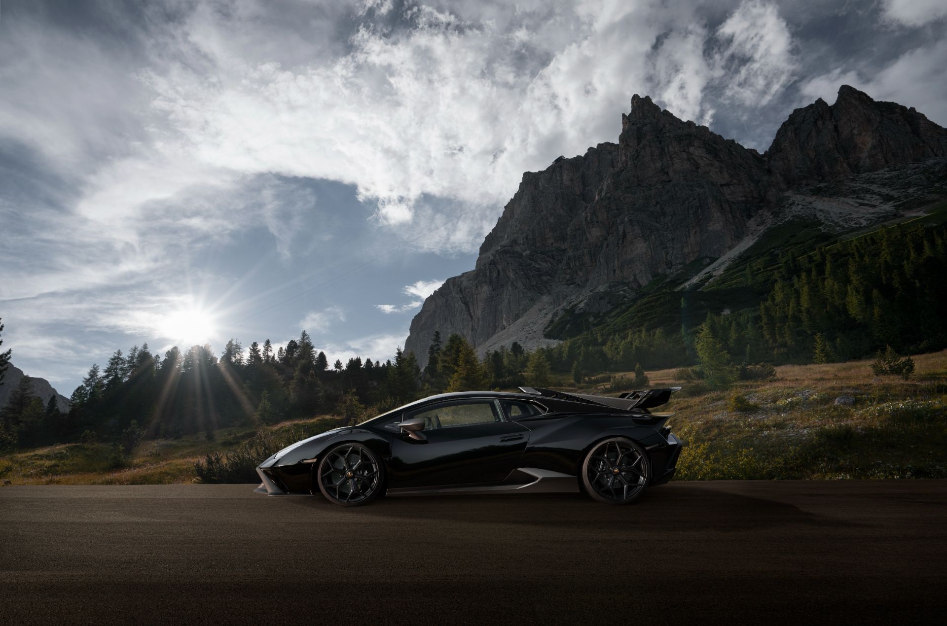 Download 2022 Lamborghini Huracán STO by Novitec - Side HD Wallpaper 1920x1270 #7