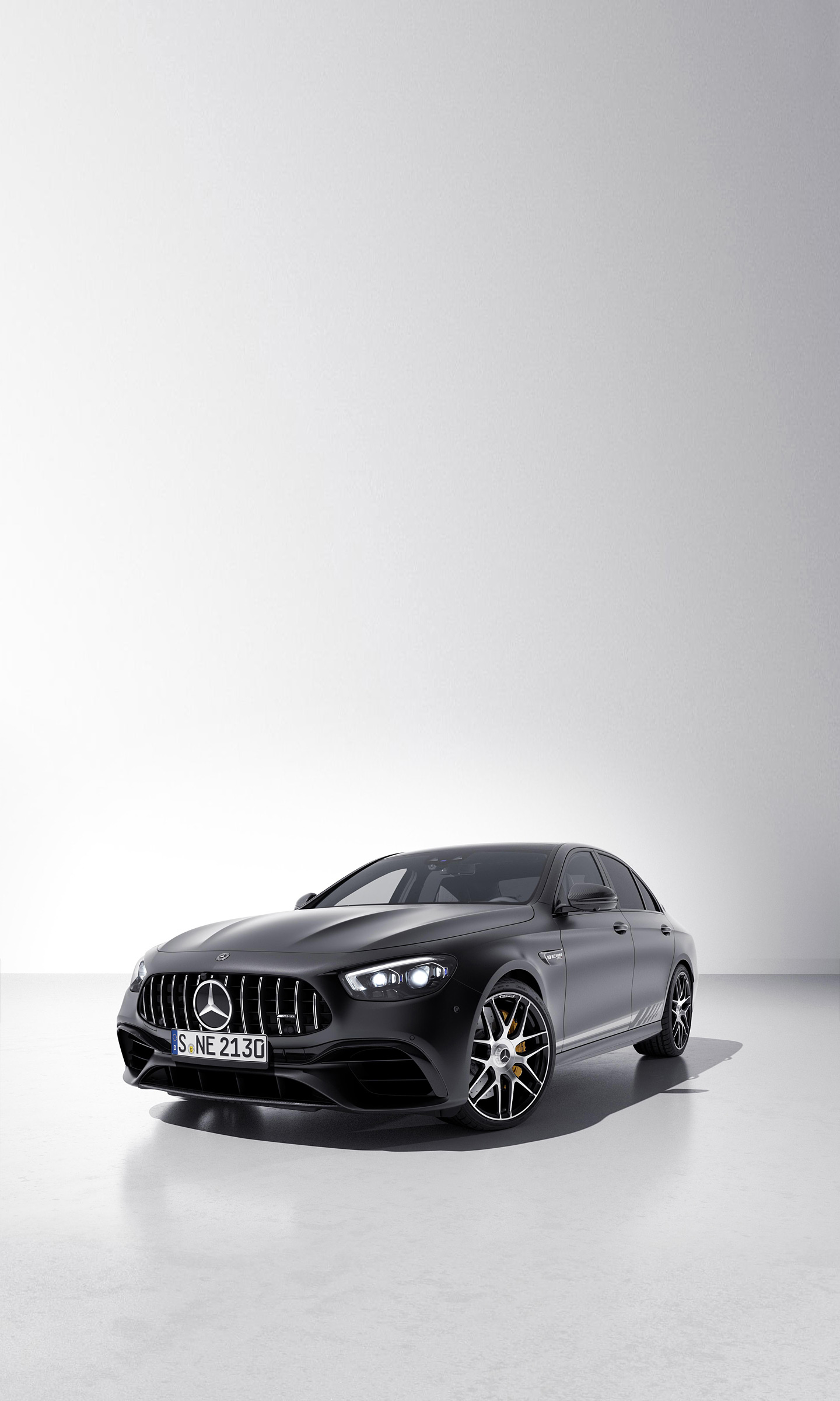 Download 2022 Mercedes-AMG E63 S Final Edition - Front Three-Quarter HD Phone Wallpaper 1440x2400 #9