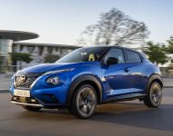 2022 Nissan JUKE Hybrid - Front Three-Quarter Wallpaper 190x150