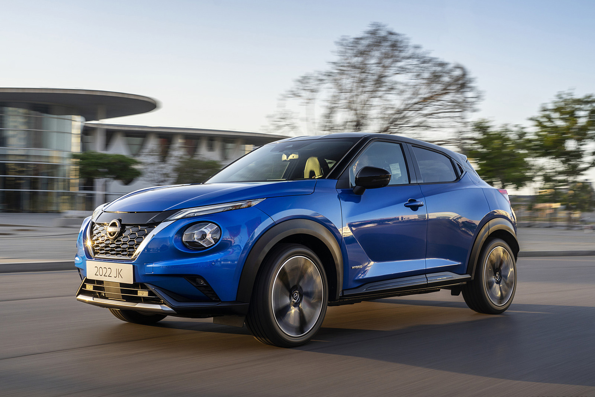 Download 2022 Nissan JUKE Hybrid - Front Three-Quarter HD Wallpaper 1921x1281 #12