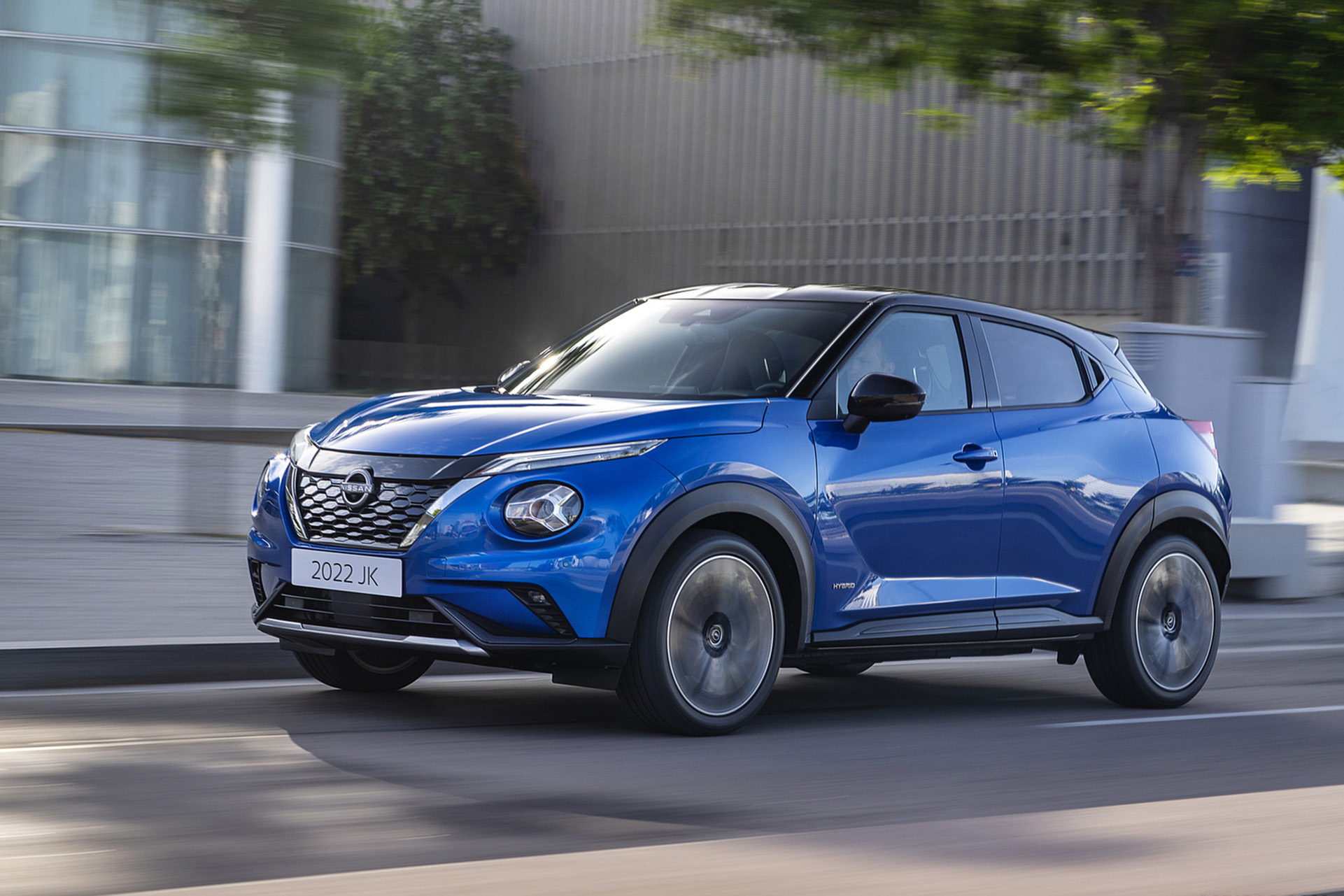 Download 2022 Nissan JUKE Hybrid - Front Three-Quarter HD Wallpaper 1921x1281 #2