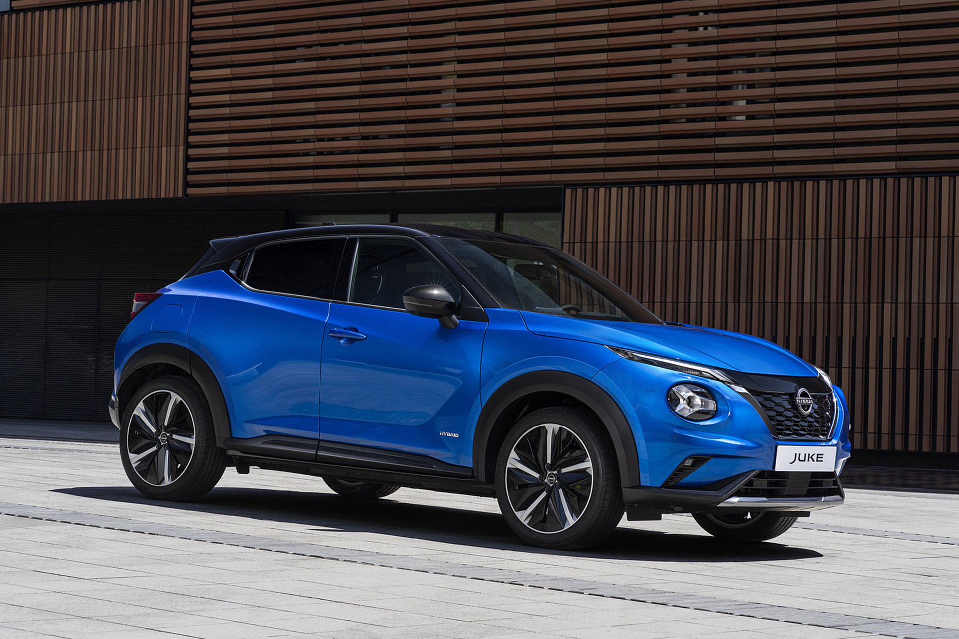Download 2022 Nissan JUKE Hybrid - Front Three-Quarter HD Wallpaper 1921x1281 #21