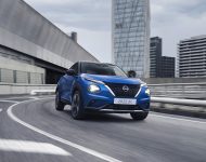 2022 Nissan JUKE Hybrid - Front Three-Quarter Wallpaper 190x150