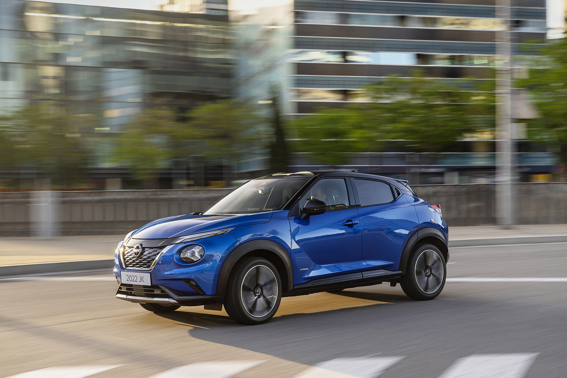 Download 2022 Nissan JUKE Hybrid - Front Three-Quarter HD Wallpaper 1921x1281 #16