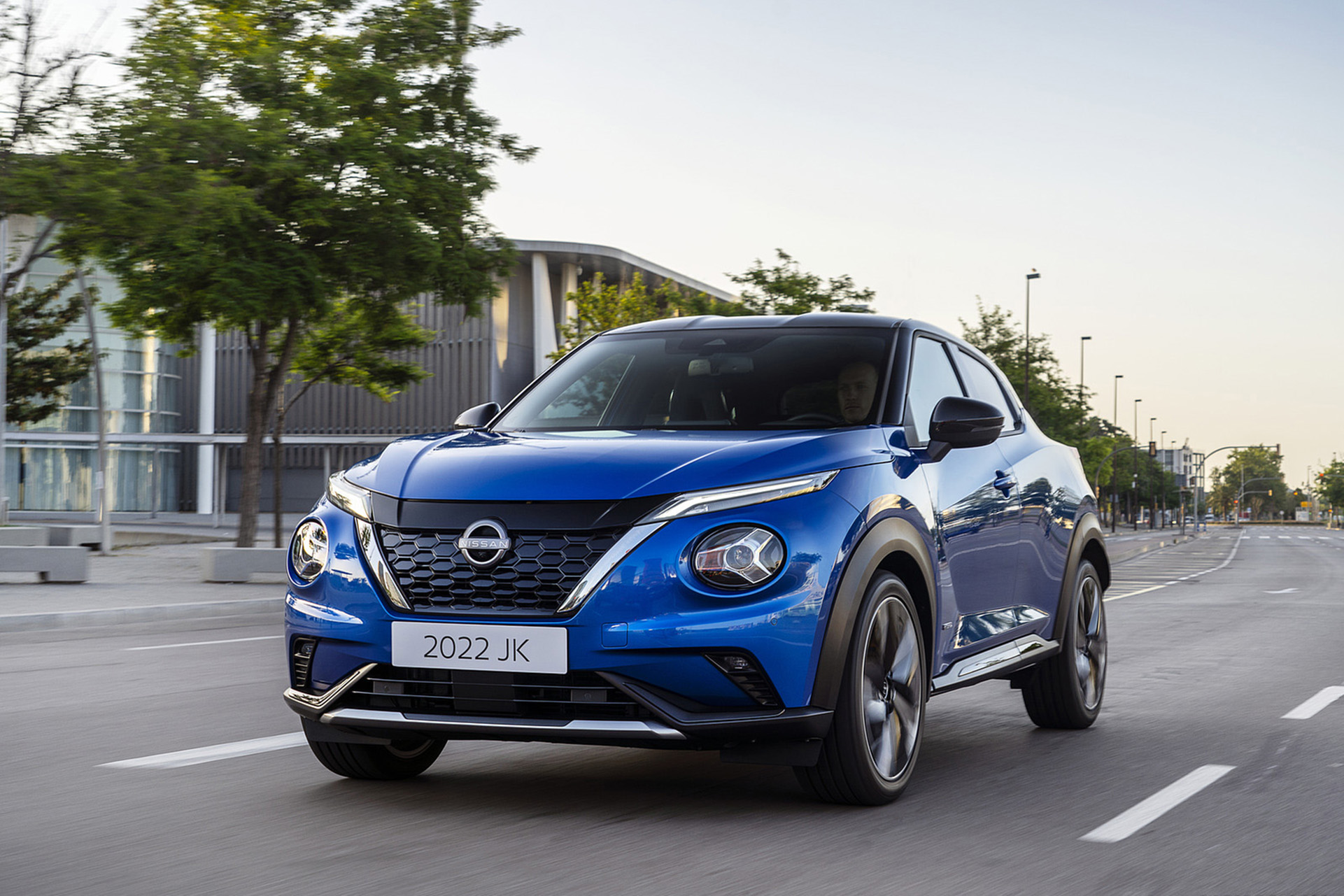 Download 2022 Nissan JUKE Hybrid - Front Three-Quarter HD Wallpaper 1921x1281 #13