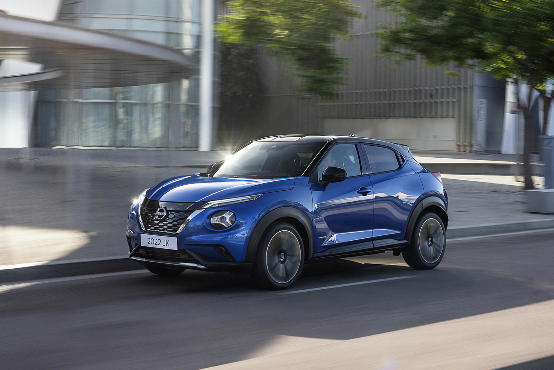 Download 2022 Nissan JUKE Hybrid - Front Three-Quarter HD Wallpaper 1921x1281 #1