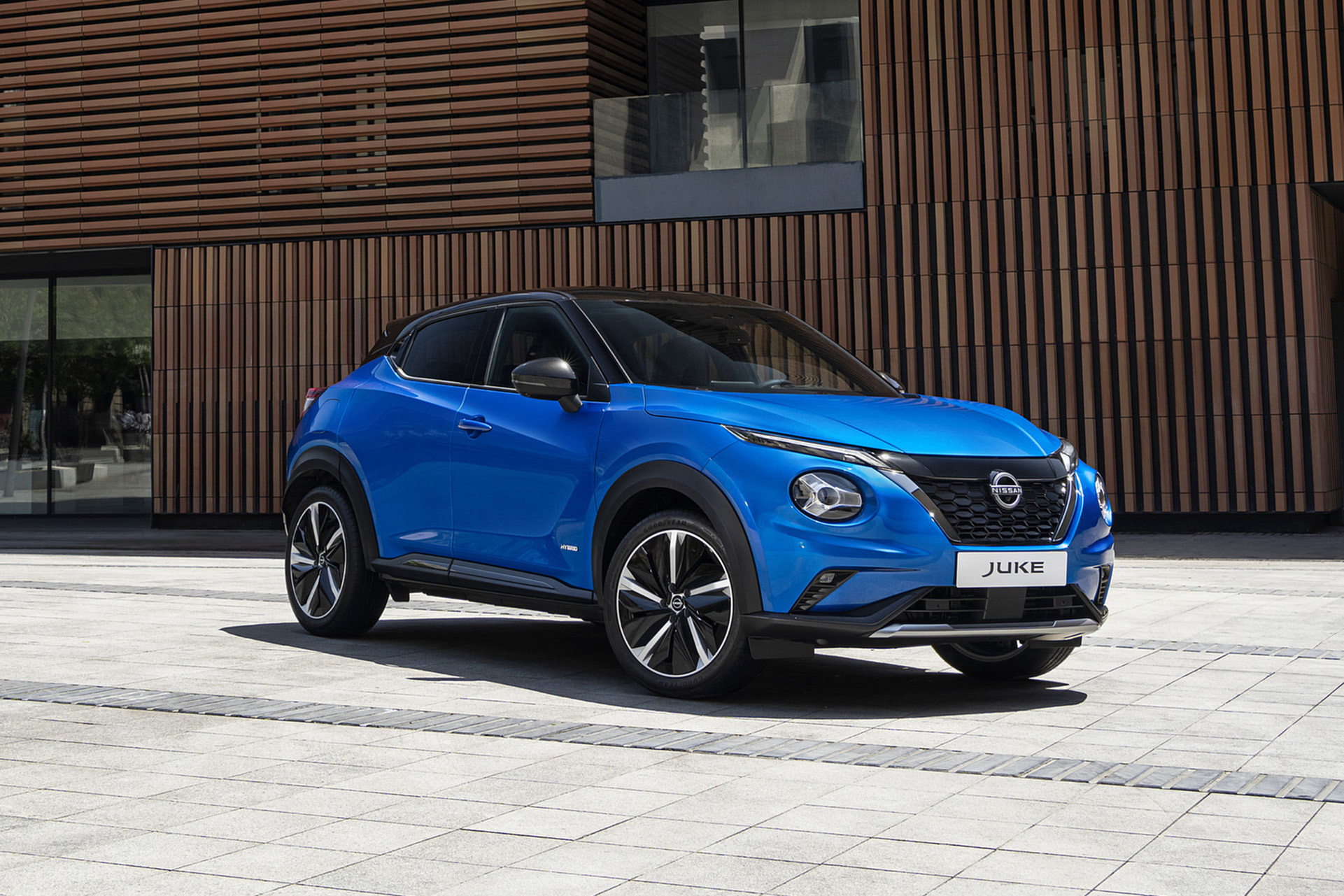 Download 2022 Nissan JUKE Hybrid - Front Three-Quarter HD Wallpaper 1921x1281 #22