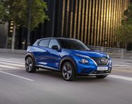 2022 Nissan JUKE Hybrid - Front Three-Quarter Wallpaper 190x150