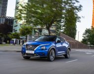 2022 Nissan JUKE Hybrid - Front Three-Quarter Wallpaper 190x150