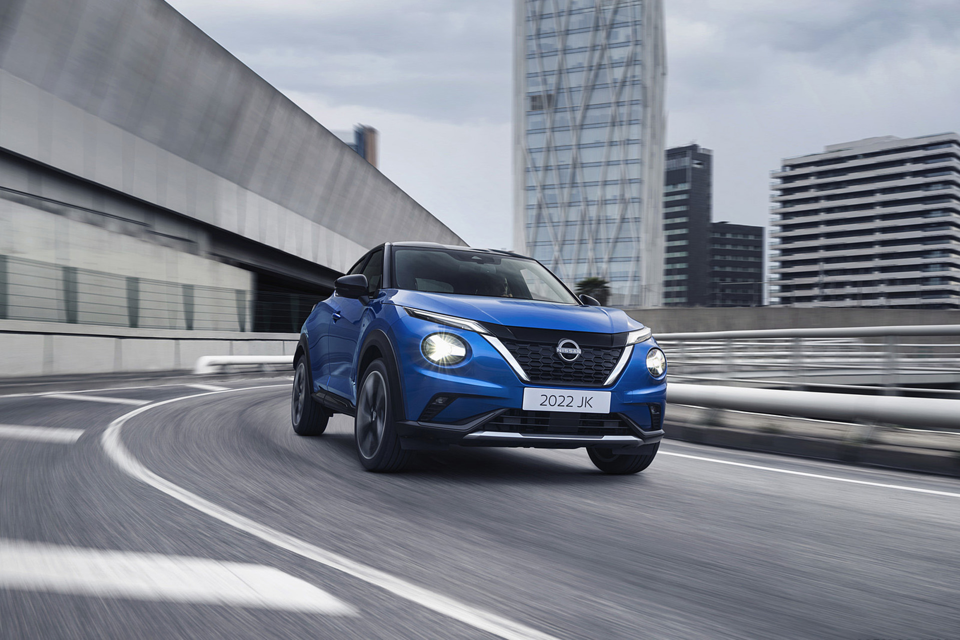 Download 2022 Nissan JUKE Hybrid - Front Three-Quarter HD Wallpaper 1921x1281 #5