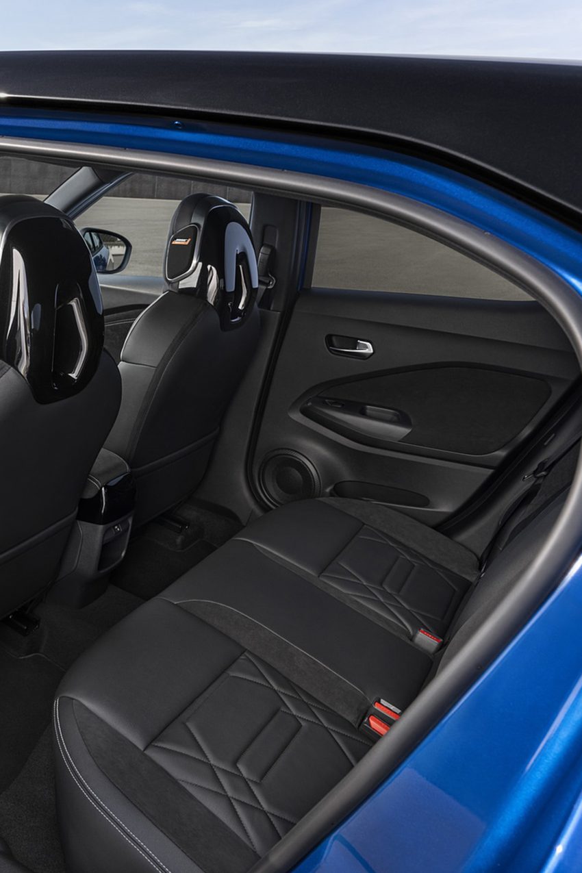 2022 Nissan JUKE Hybrid - Interior, Rear Seats Phone Wallpaper 850x1275 #72