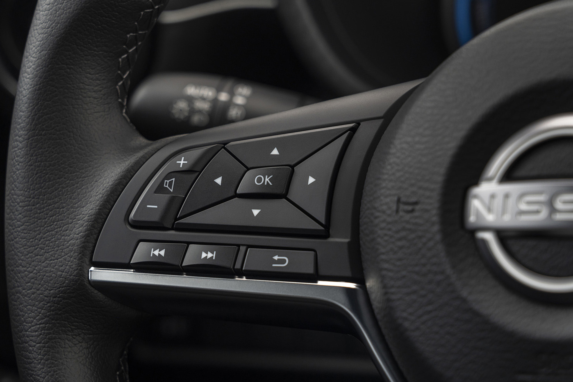 Download 2022 Nissan JUKE Hybrid - Interior, Steering Wheel HD Wallpaper 1921x1280 #46