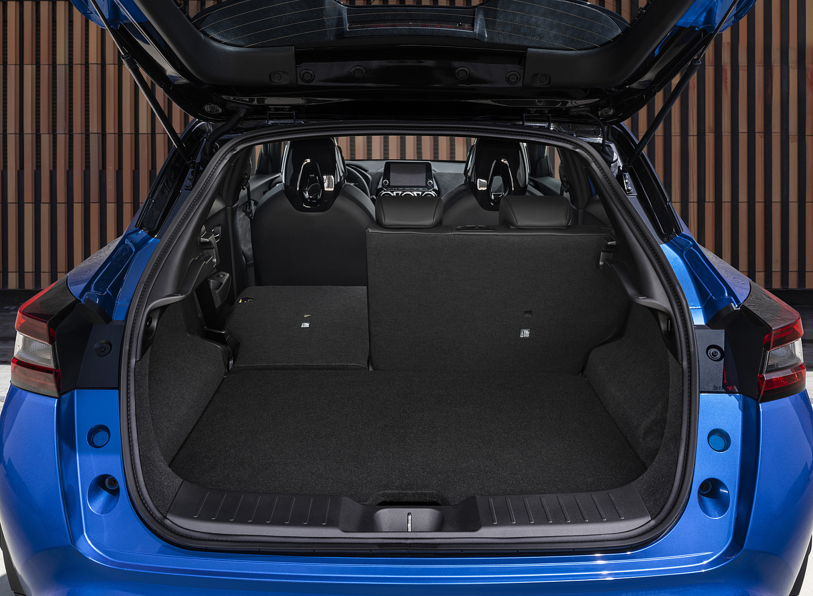Download 2022 Nissan JUKE Hybrid - Trunk HD Wallpaper 1600x1174 #75
