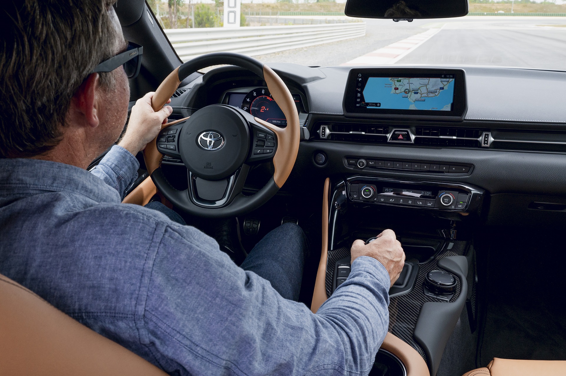 Download 2022 Toyota GR Supra iMT - Interior HD Wallpaper 1921x1278 #27