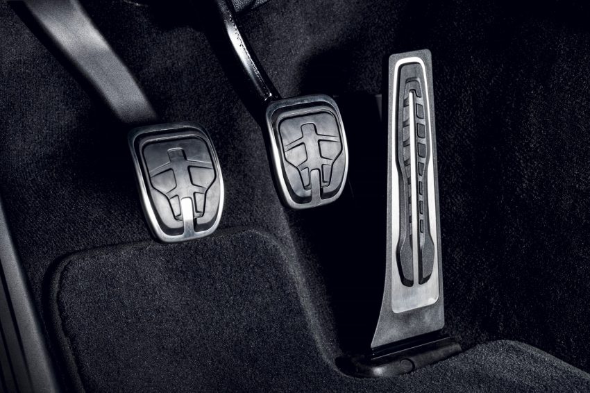 2022 Toyota GR Supra iMT - Pedals Wallpaper 850x566 #45
