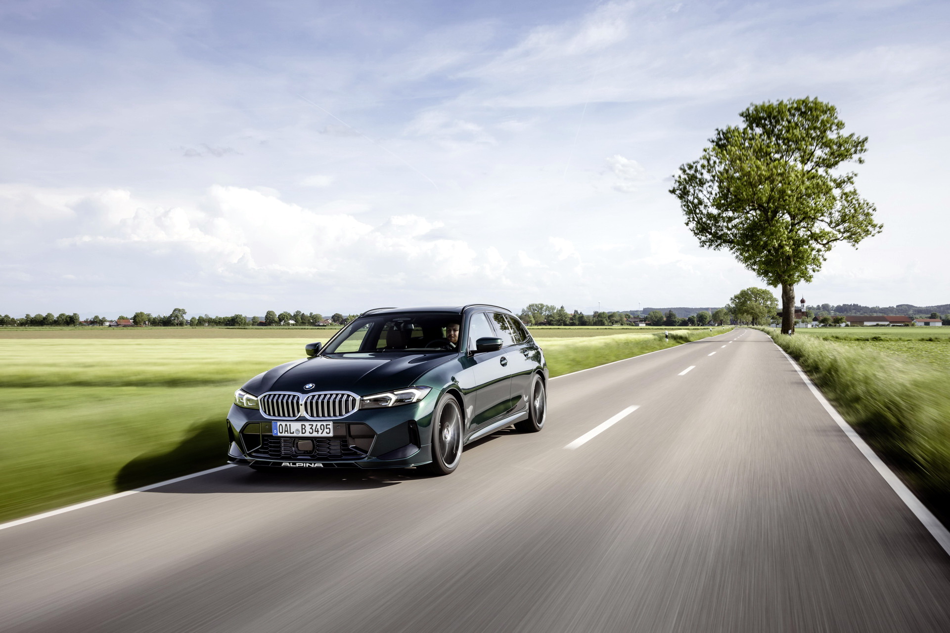 Download 2023 ALPINA B3 Wagon - Front Three-Quarter HD Wallpaper 1921x1281 #7