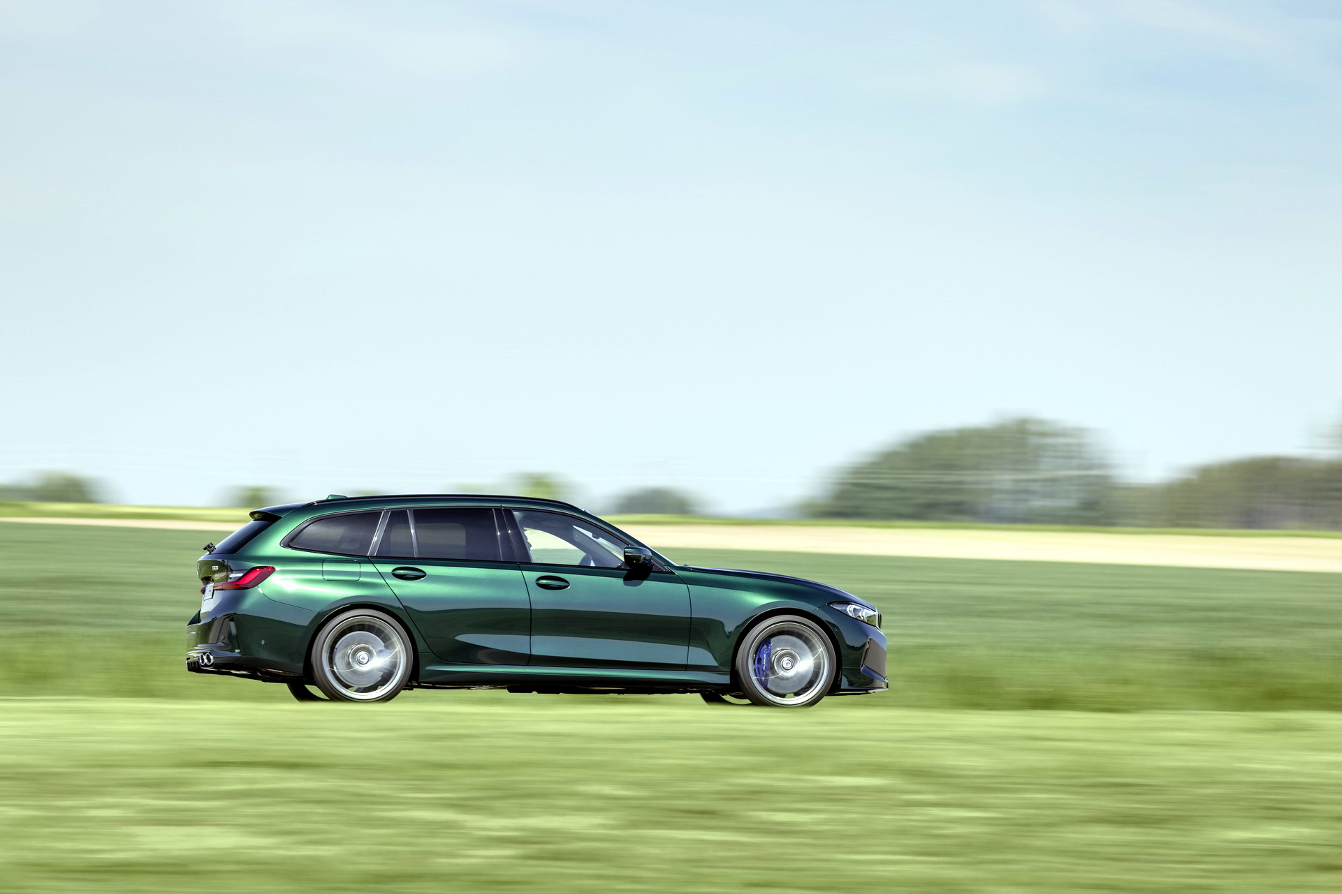 Download 2023 ALPINA B3 Wagon - Side HD Wallpaper 1921x1281 #6
