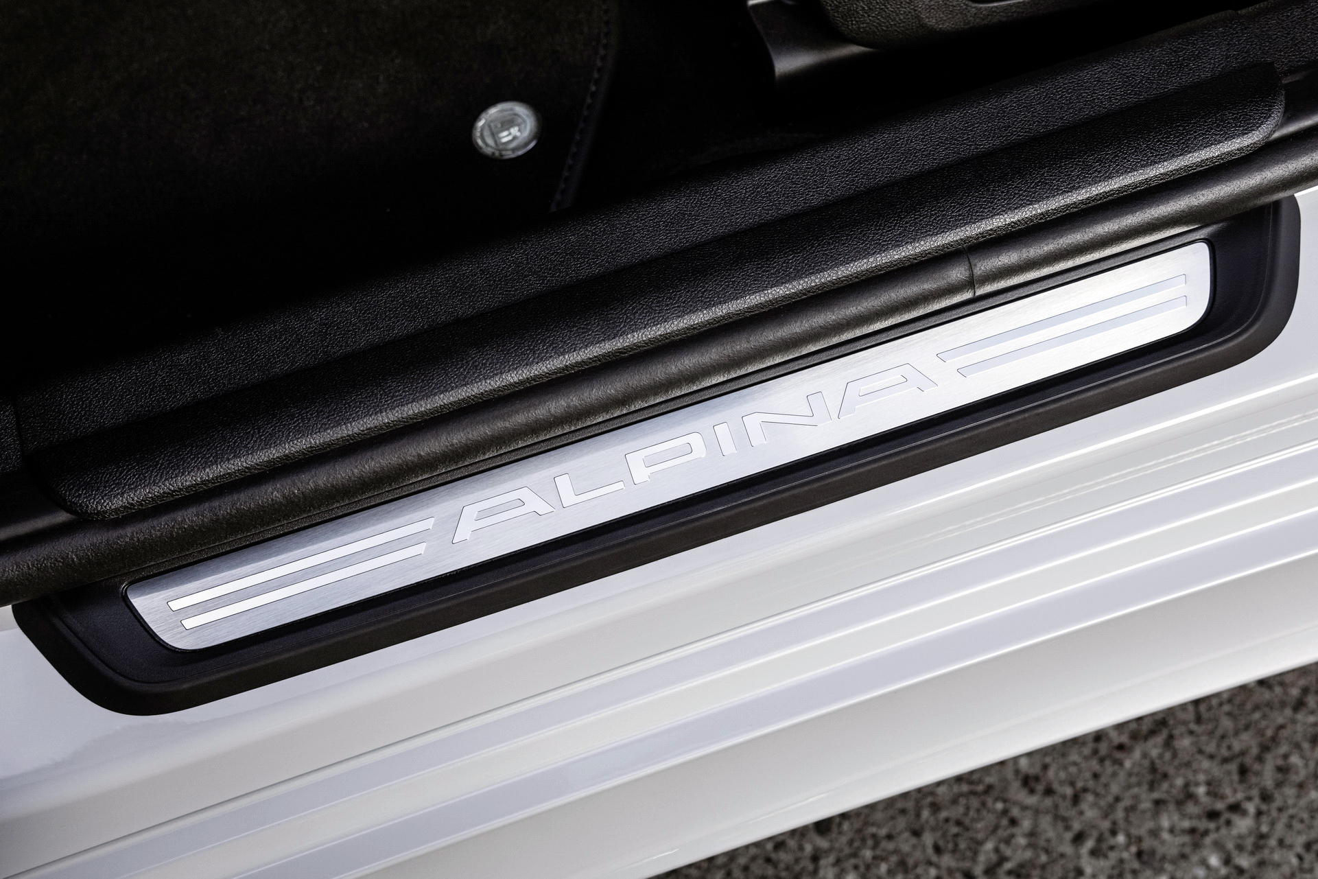 Download 2023 ALPINA D3 S Sedan - Door Sill HD Wallpaper 1921x1281 #32