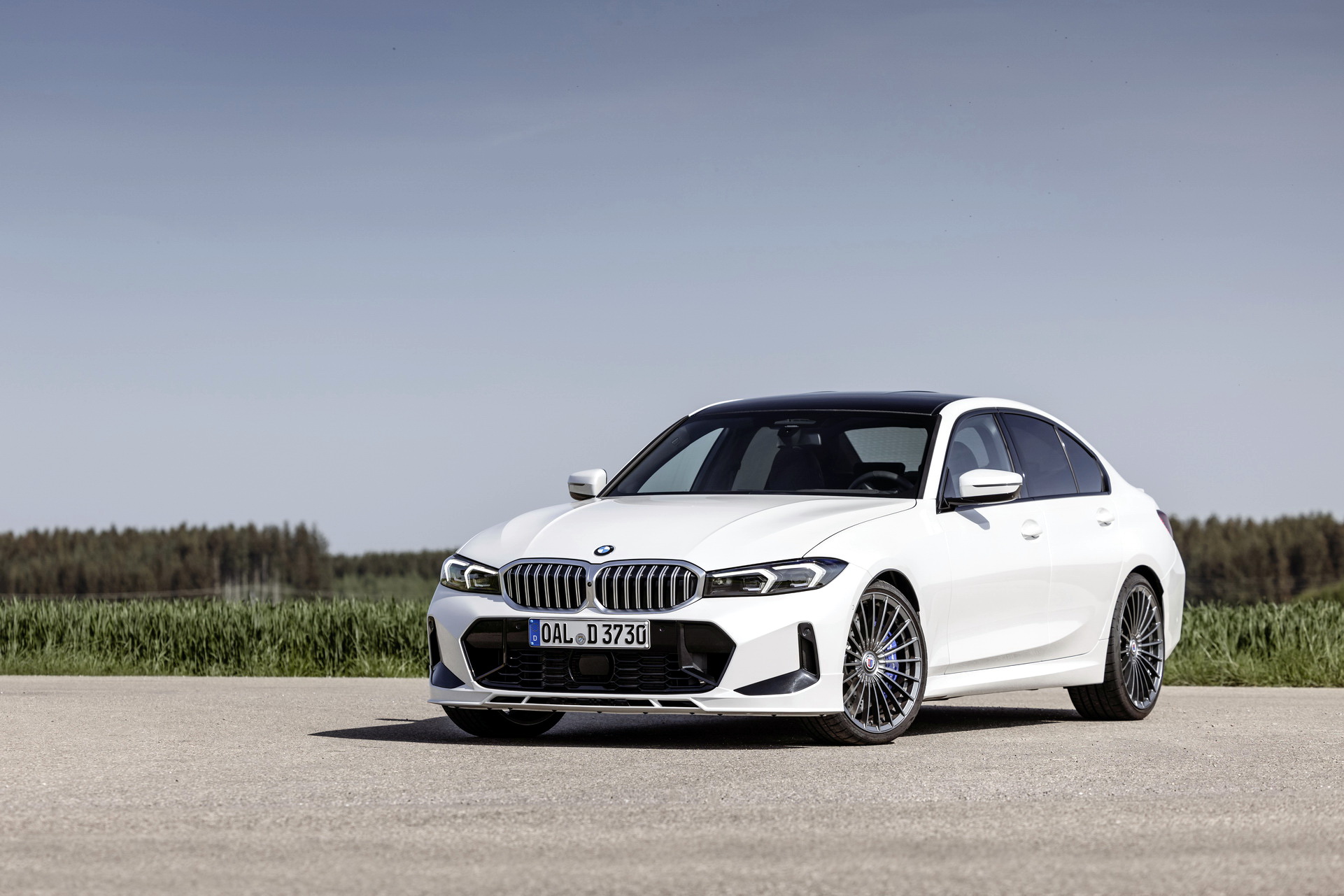 Download 2023 ALPINA D3 S Sedan - Front Three-Quarter HD Wallpaper 1921x1281 #14