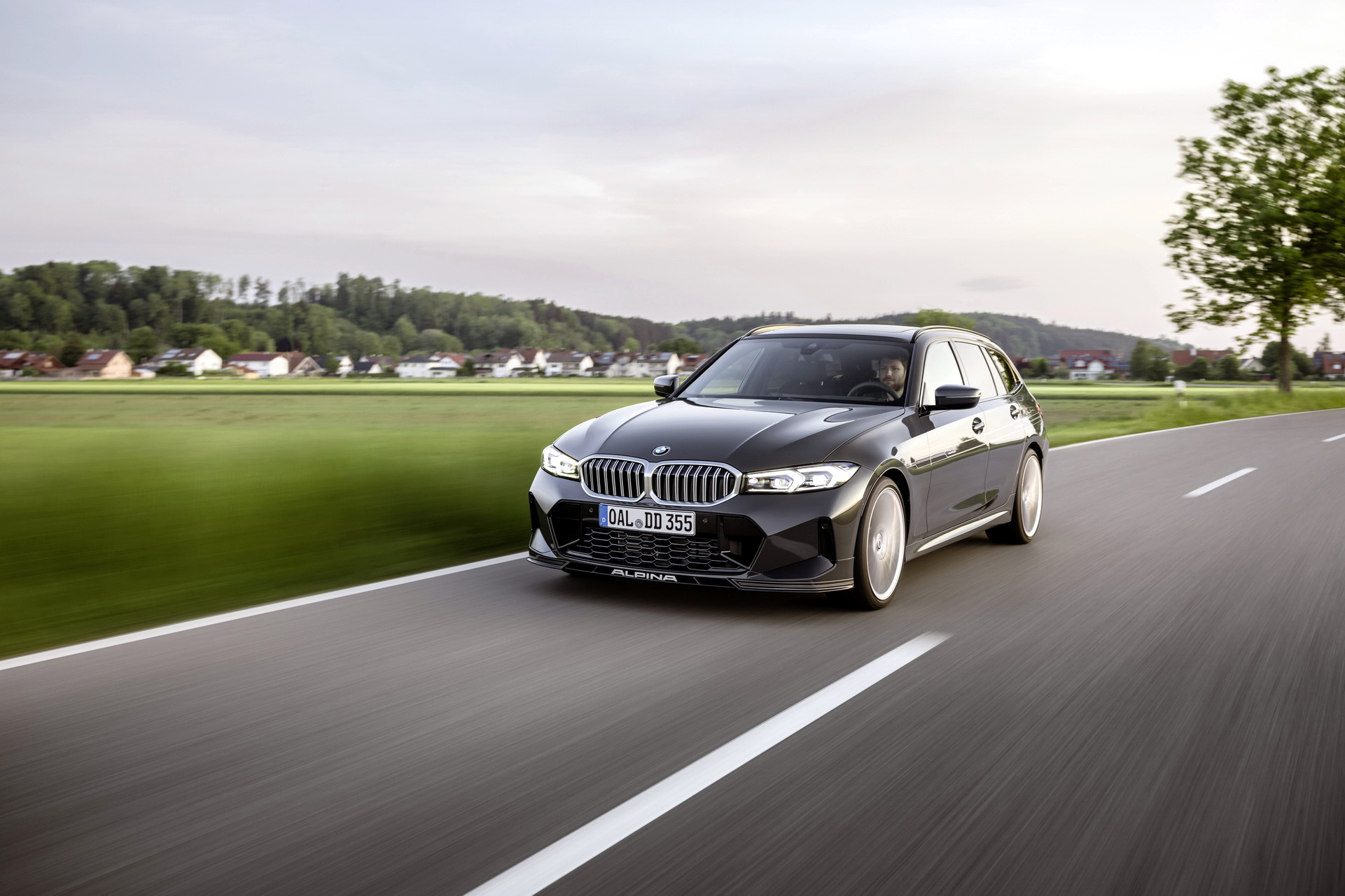 Download 2023 ALPINA D3 S Wagon - Front Three-Quarter HD Wallpaper 1921x1281 #1