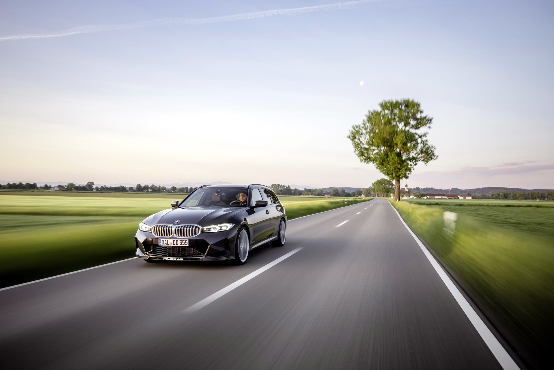 Download 2023 ALPINA D3 S Wagon - Front Three-Quarter HD Wallpaper 1921x1281 #7