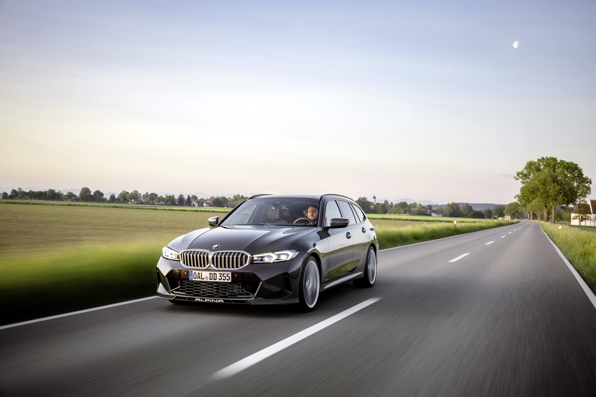 Download 2023 ALPINA D3 S Wagon - Front Three-Quarter HD Wallpaper 1921x1281 #2