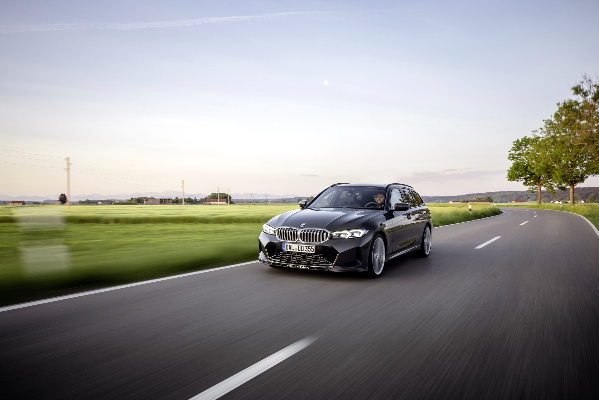 Download 2023 ALPINA D3 S Wagon - Front Three-Quarter HD Wallpaper 1921x1281 #9