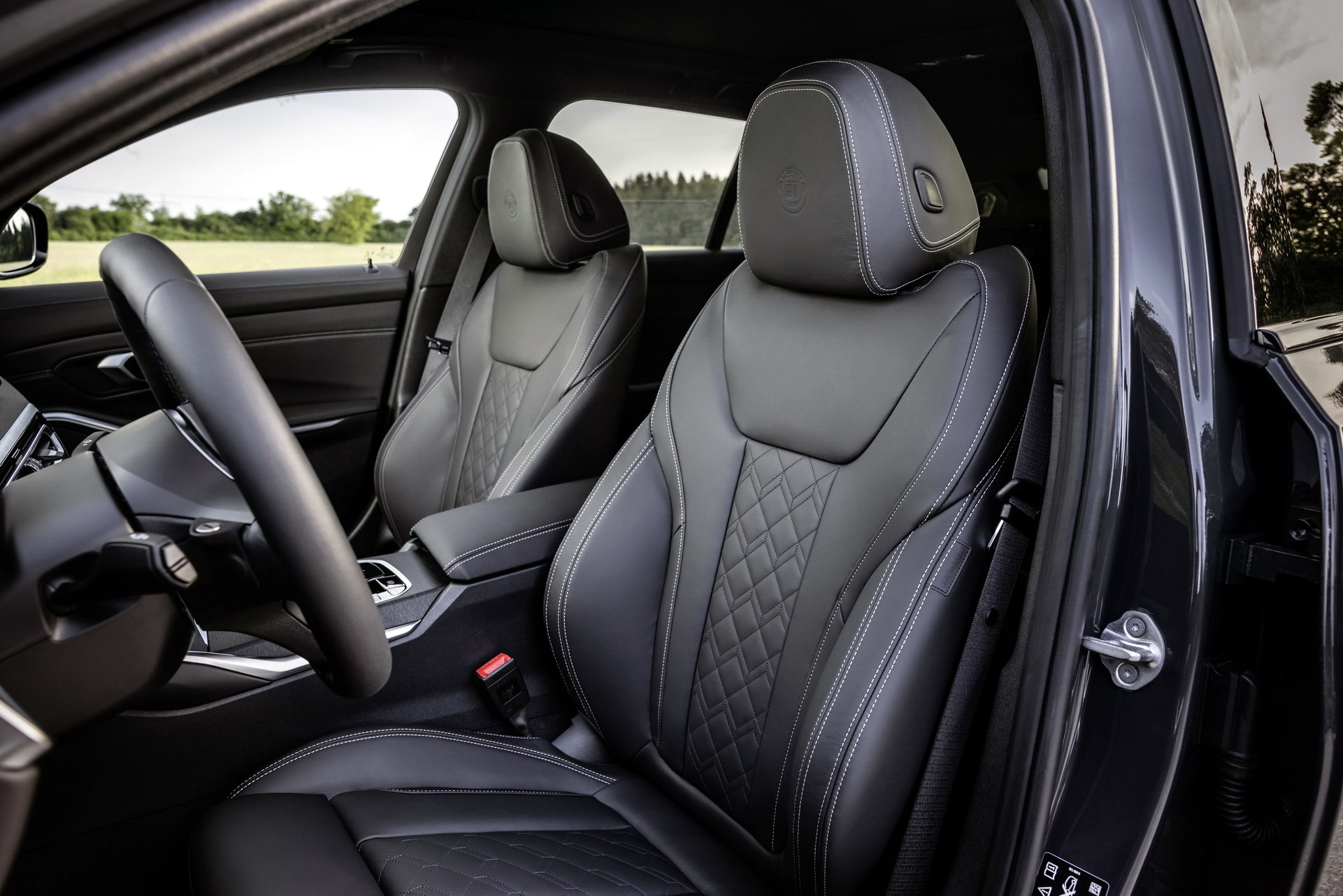 Download 2023 ALPINA D3 S Wagon - Interior, Front Seats HD Wallpaper 1921x1281 #38