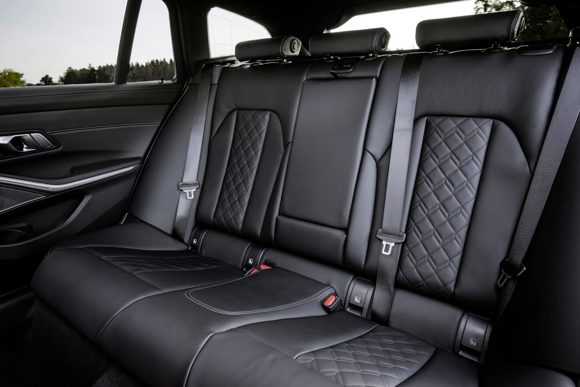 Download 2023 ALPINA D3 S Wagon - Interior, Rear Seats HD Wallpaper 1921x1281 #39