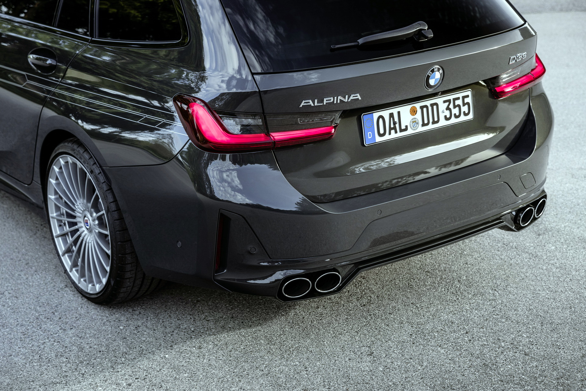Download 2023 ALPINA D3 S Wagon - Rear HD Wallpaper 1921x1281 #30