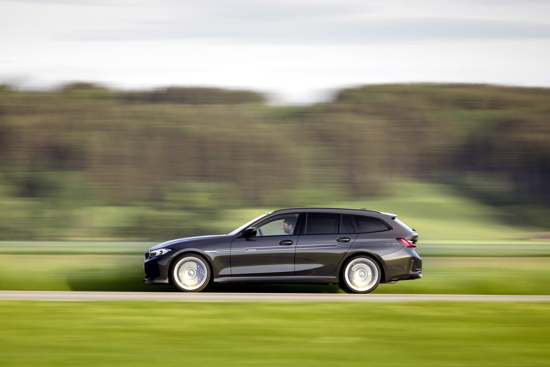 Download 2023 ALPINA D3 S Wagon - Side HD Wallpaper 1921x1281 #6