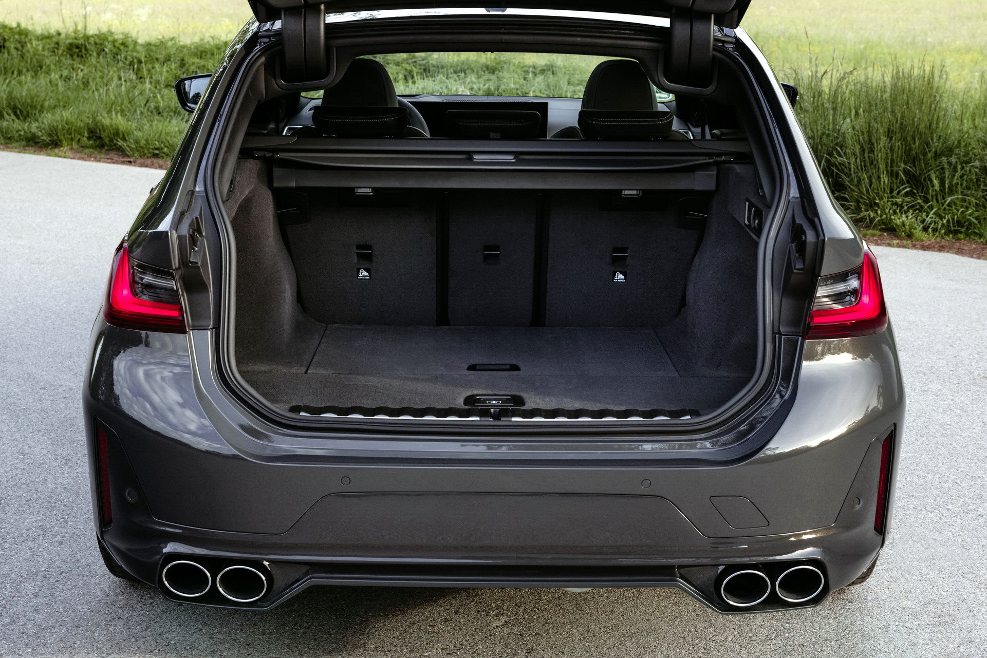 Download 2023 ALPINA D3 S Wagon - Trunk HD Wallpaper 1921x1281 #40