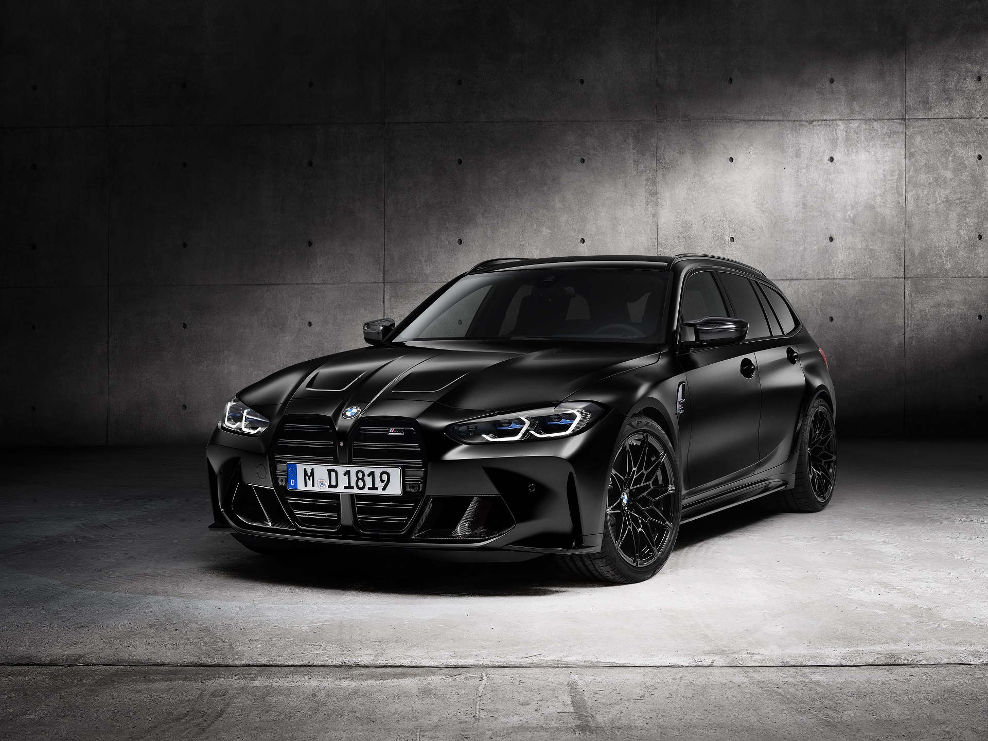 Download 2023 BMW M3 Touring - Front Three-Quarter HD Wallpaper 1920x1440 #147