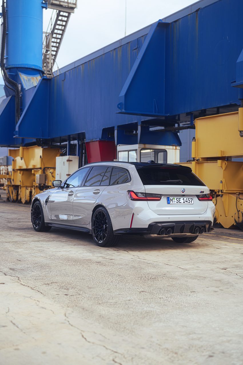 2023 BMW M3 Touring - Rear Three-Quarter Phone Wallpaper 850x1275 #41