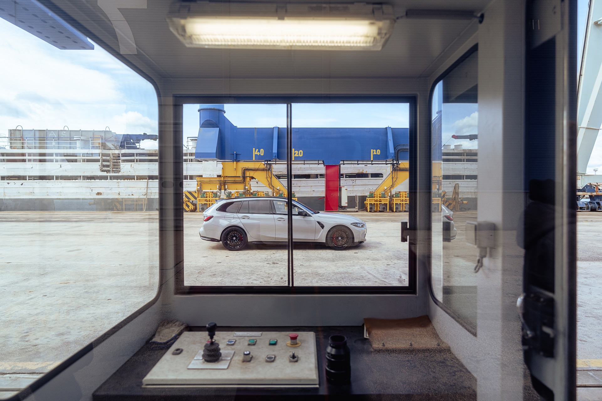 Download 2023 BMW M3 Touring - Side HD Wallpaper 1920x1280 #54