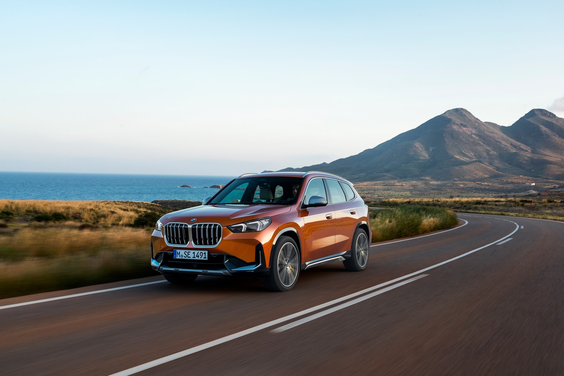 Download 2023 BMW X1 xDrive23i - Front Three-Quarter HD Wallpaper 1920x1280 #4