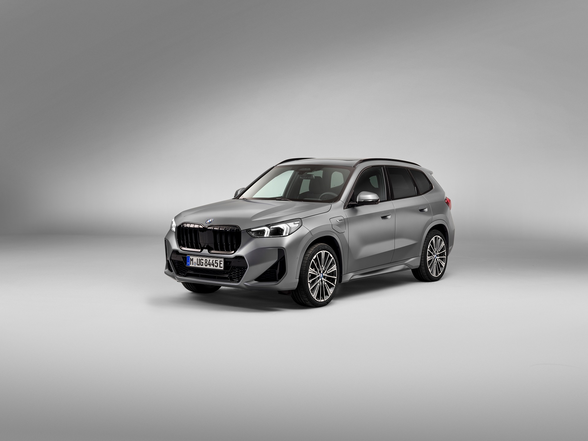 Download 2023 BMW X1 xDrive30e - Front Three-Quarter HD Wallpaper 1920x1439 #33
