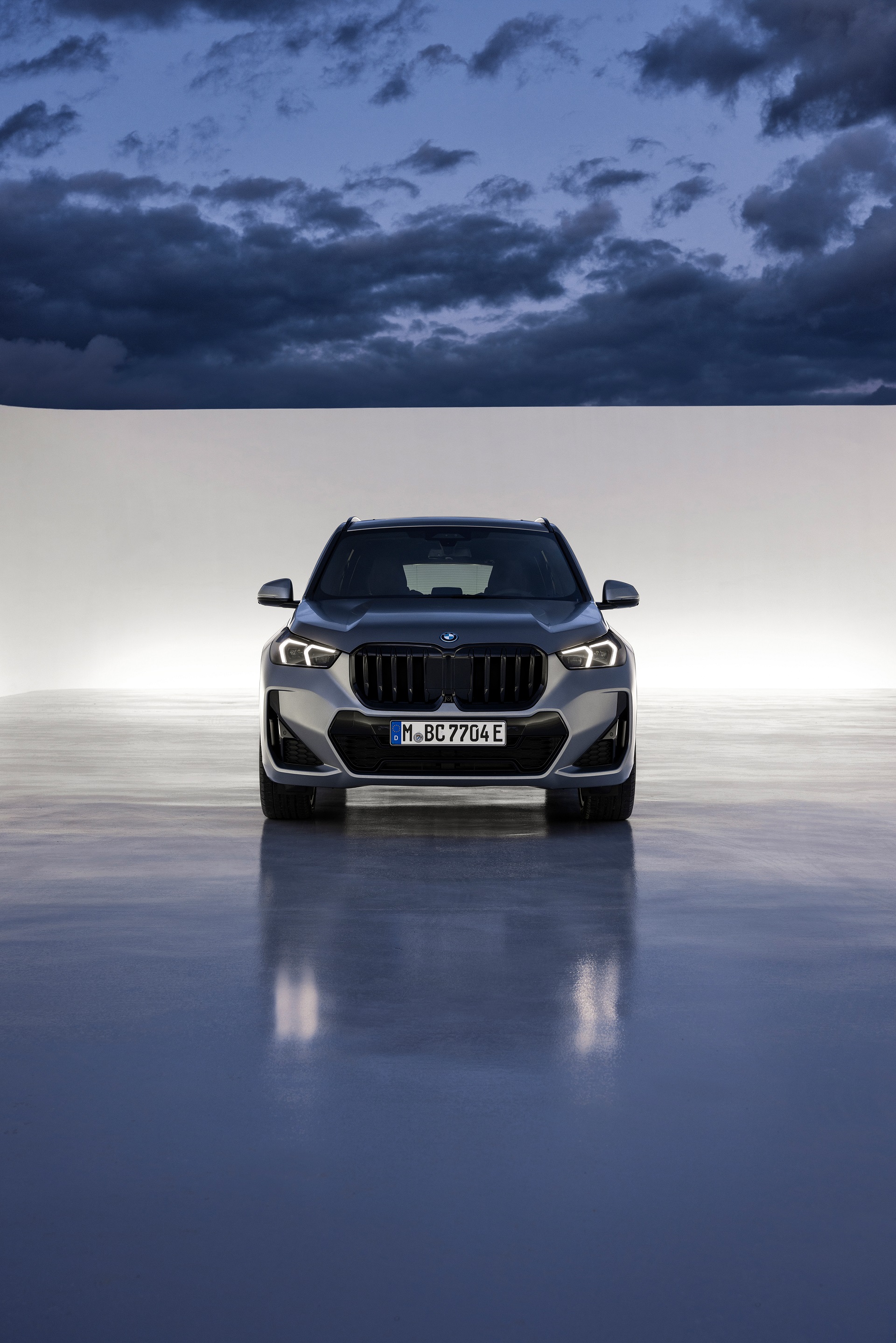 Download 2023 BMW X1 xDrive30e - Front HD Phone Wallpaper 1920x2878 #26