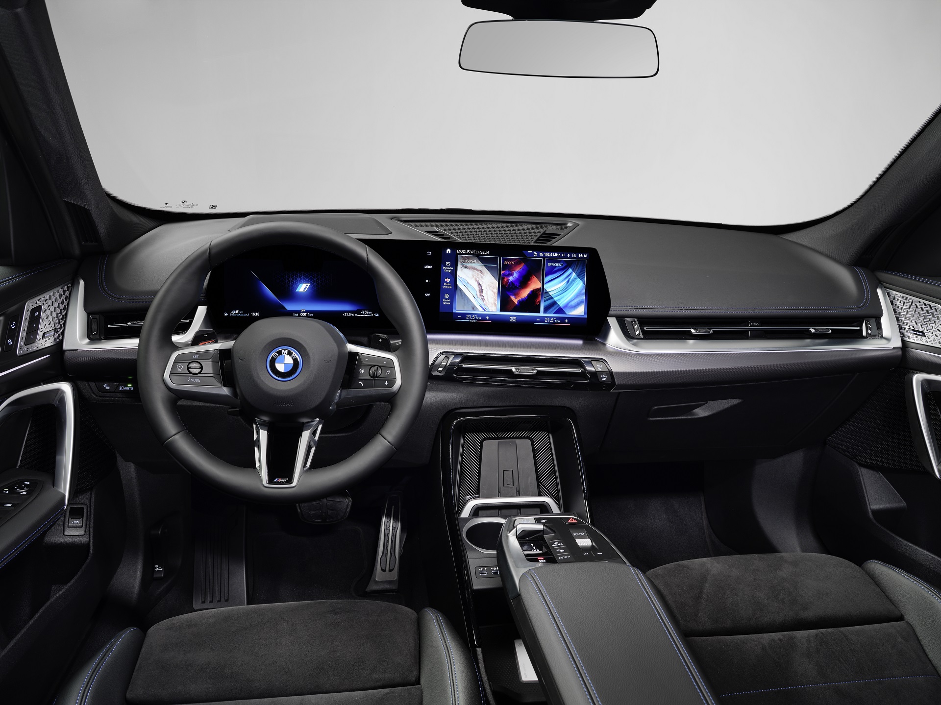 Download 2023 BMW X1 xDrive30e - Interior, Cockpit HD Wallpaper 1920x1439 #38