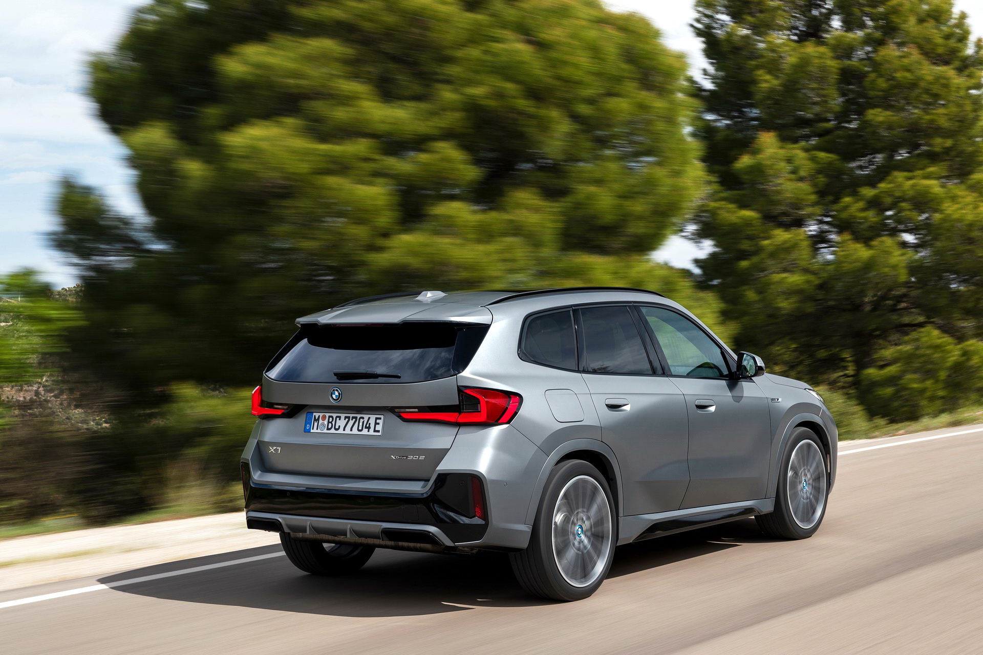 Download 2023 BMW X1 xDrive30e - Rear Three-Quarter HD Wallpaper 1920x1280 #7