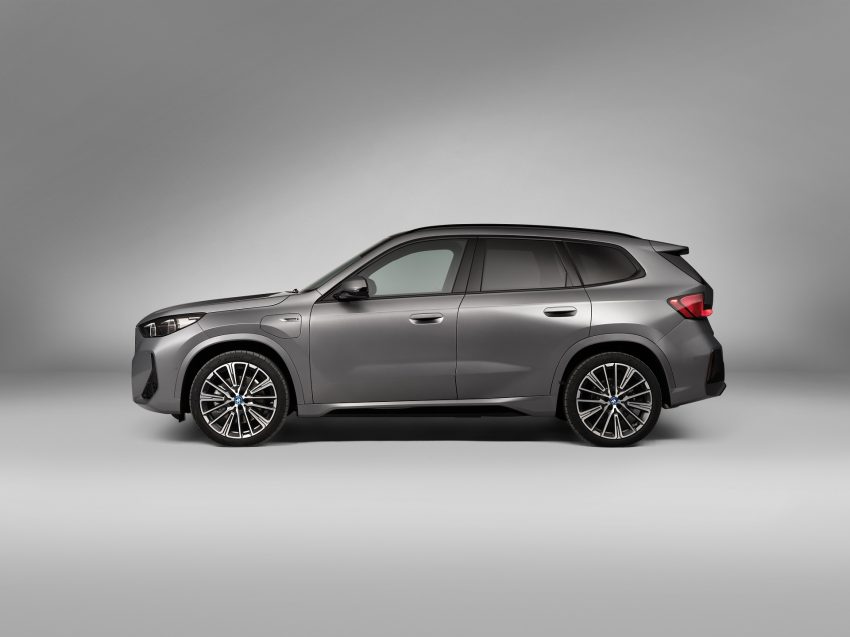 2023 BMW X1 xDrive30e - Side Wallpaper 850x637 #37