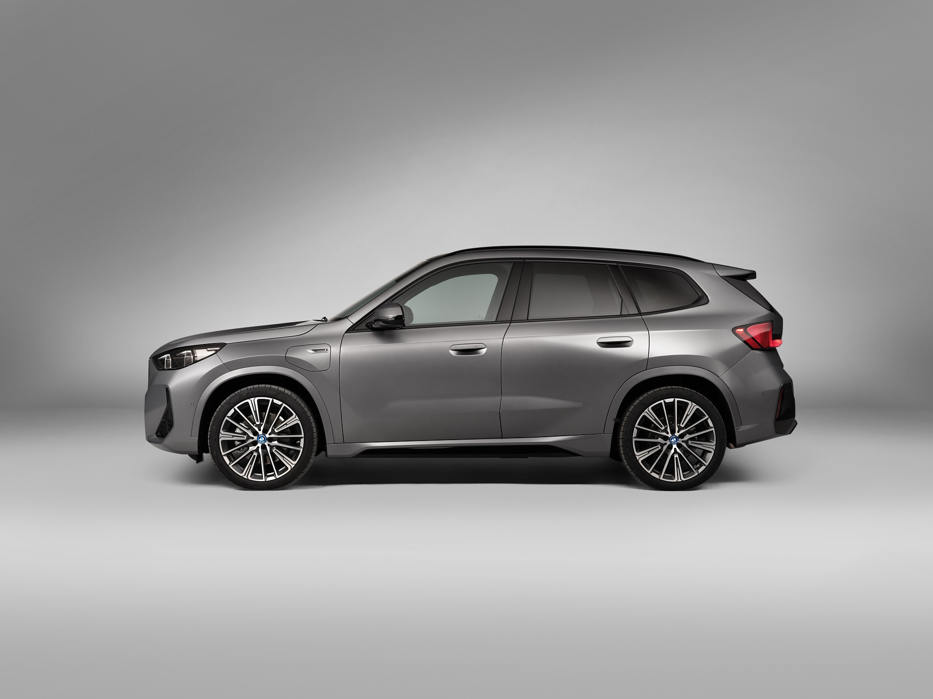 Download 2023 BMW X1 xDrive30e - Side HD Wallpaper 1920x1439 #37