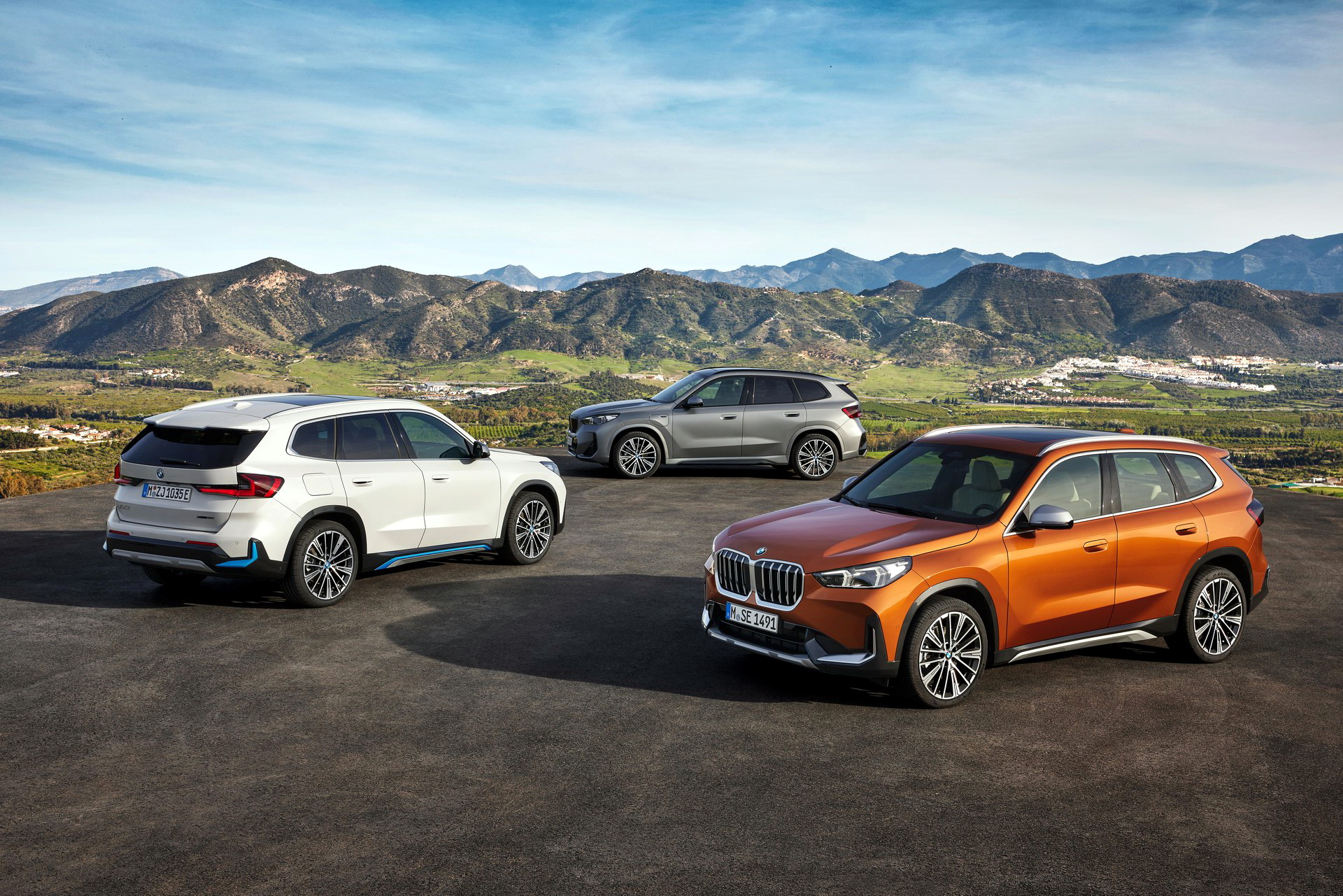 Download 2023 BMW X1 xDrive30e, X1 xDrive23i and iX1 xDrive30 HD Wallpaper 1920x1281 #17