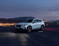 2023 BMW iX1 xDrive30 - Front Three-Quarter Wallpaper 190x150