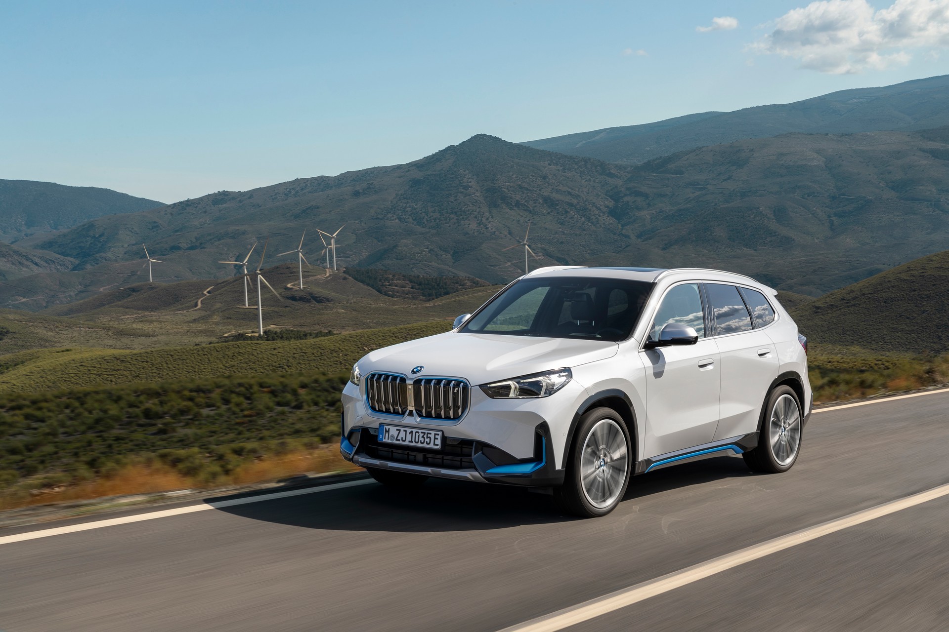 Download 2023 BMW iX1 xDrive30 - Front Three-Quarter HD Wallpaper 1920x1280 #11