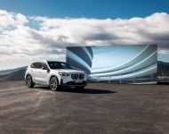 2023 BMW iX1 xDrive30 - Front Three-Quarter Wallpaper 190x150