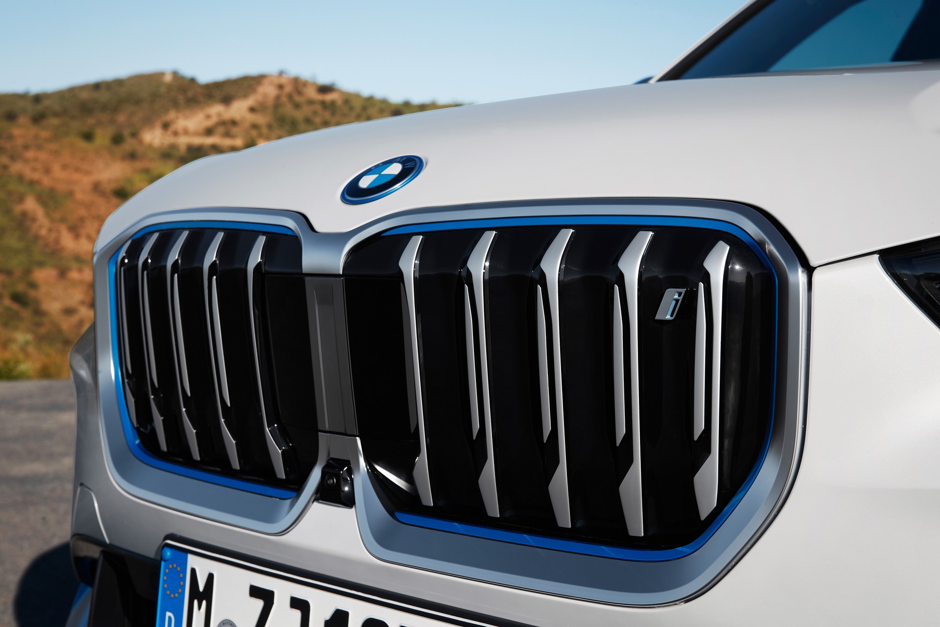 Download 2023 BMW iX1 xDrive30 - Grille HD Wallpaper 1920x1280 #63
