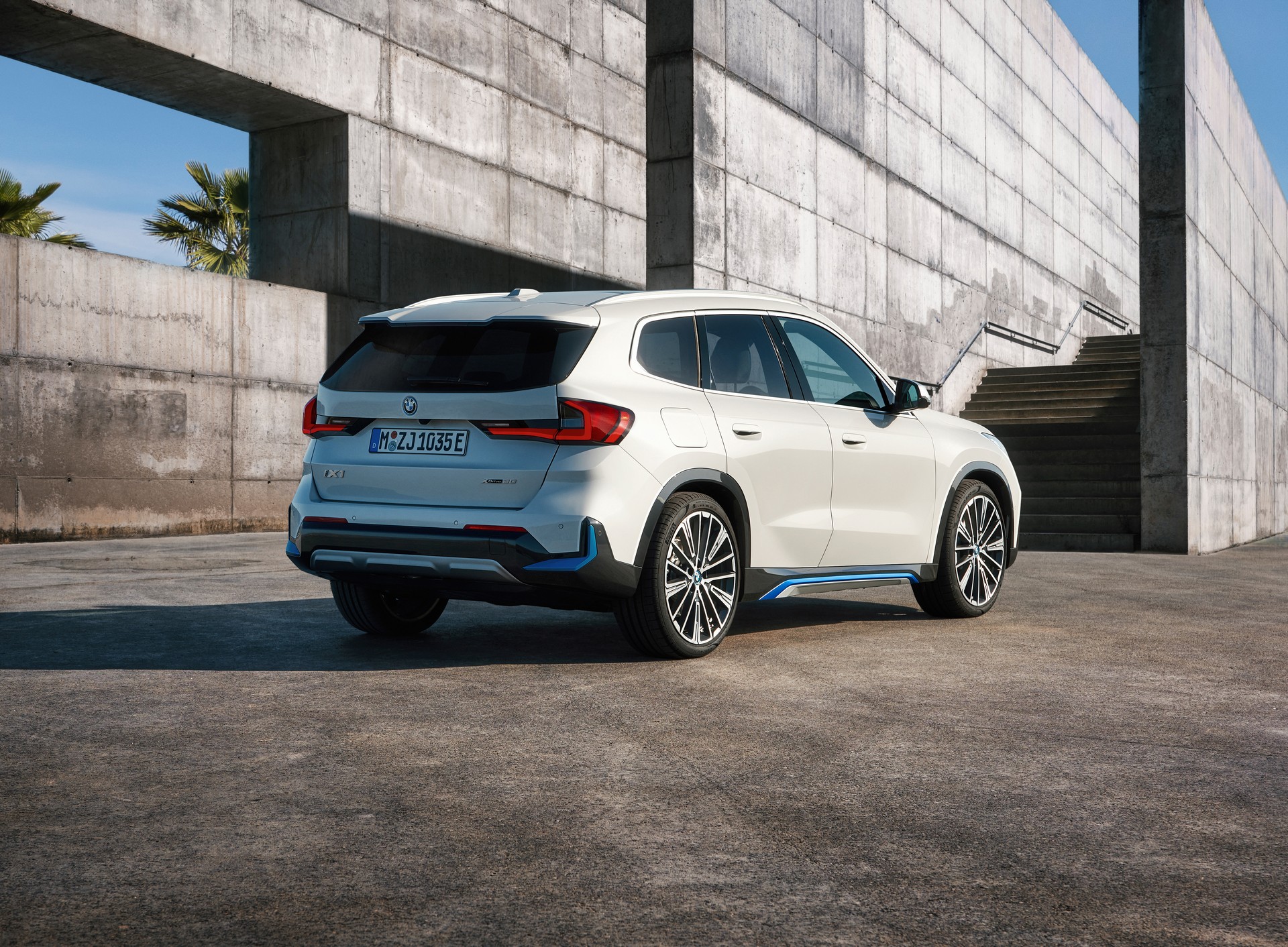 Download 2023 BMW iX1 xDrive30 - Rear Three-Quarter HD Wallpaper 1920x1412 #23